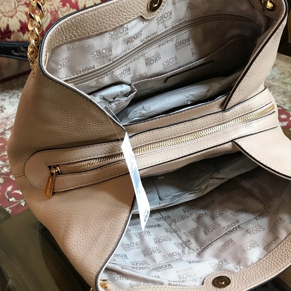 Authentic Michael kors oyster leather handbag - Picture 8 of 8